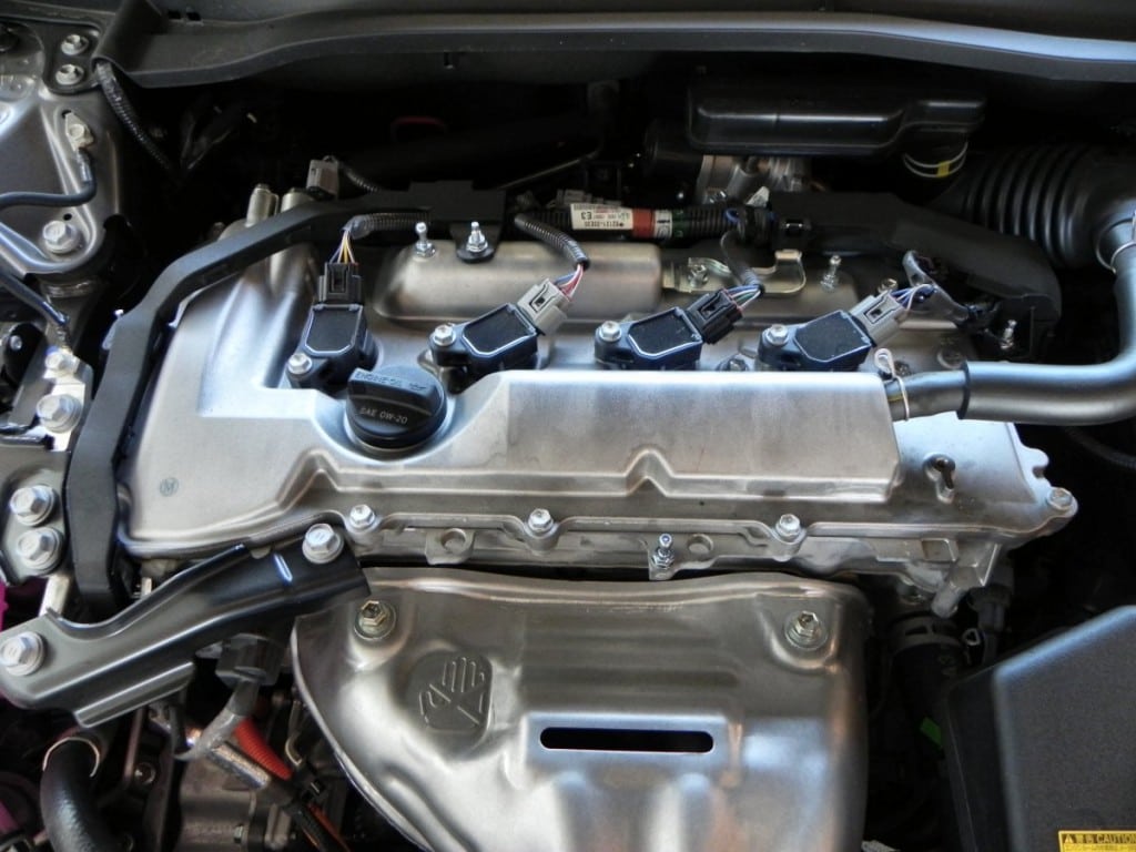 2014 Lexus ES300h - engine 2 - AOA1200px
