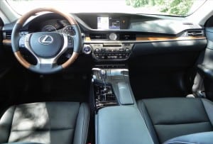 2014 Lexus ES300h - interior 2 - AOA1200px
