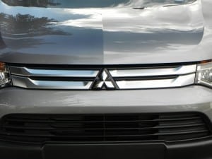 2015 Mitsubishi Outlander - grille - AOA1200px