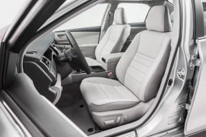 2015_Toyota_Camry_XLE_011