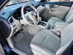 2015 Nissan Rogue - interior 2 - AOA1200px