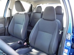 2015 Toyota Yaris - interior 2 - AOA1200px