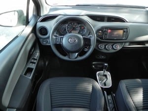 2015 Toyota Yaris - interior 5 - AOA1200px