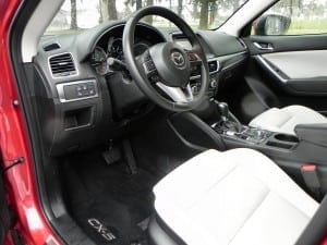 2015 Mazda CX-5 - interior 1 - AOA1200px