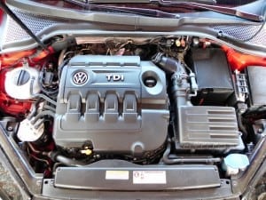 2015 Volkswagen Golf Sportwagen - engine 1 - AOA1200px