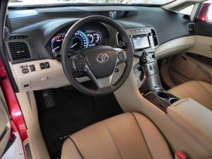 2015 Toyota Venza - interior 1 - AOA1200px