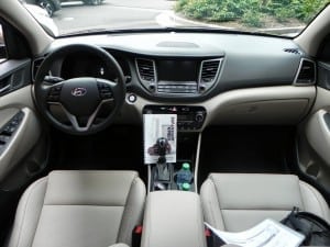 2016 Hyundai Tucson - interior 1 - AOA1200px