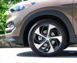 2016 Hyundai Tucson - wheel 1 - AOA1200px