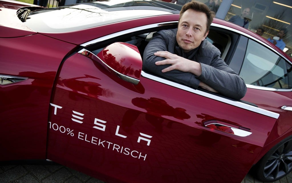 epa04049808 Elon Musk, co-founder and CEO of Tesla, poses with a model of the brand during a visit to Amsterdam, The Netherlands, 31 January 2014. The European Tesla Service is based in Tilburg and the European headquarters in Amsterdam. EPA/JERRY LAMPEN 0