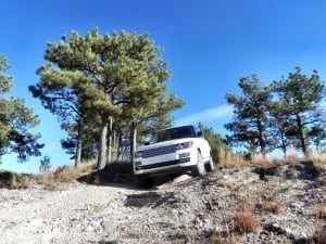 2015 Range Rover LWB - offroad 1 - AOA1200px