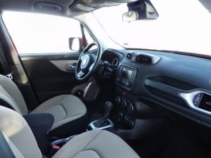 2015 Jeep Renegade - interior 1 - AOA1200px