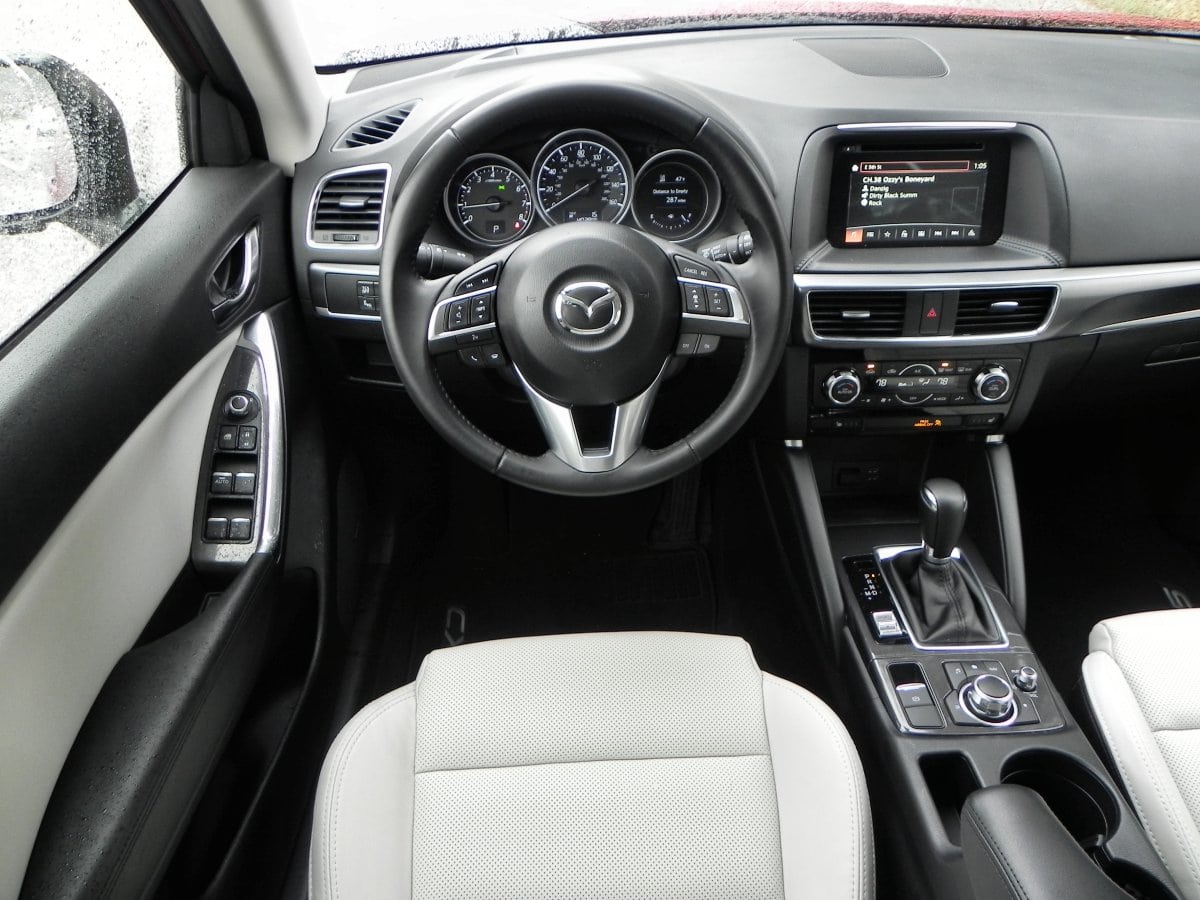 Мазда комплектации актив. Mazda cx5 Interior. Mazda CX 5 2011 Interior. Mazda CX 5 салон. Mazda CX 5 интерьер.